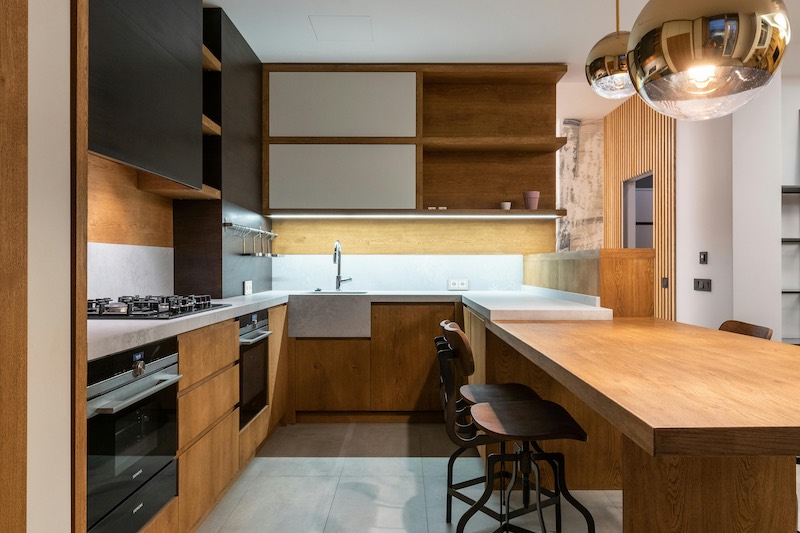 Maple vs. Oak Cabinets: Making the Right Choice for Your Kitchen